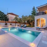 Vila B&d For The Complete Pleasure Of Vacation !heated! Private Pool! Oasis In The Center Of Zadar, 100m From The Sea *