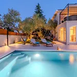 B&d For The Complete Pleasure Of Vacation !heated! Private Pool! Oasis In The Center Of Zadar, 100m From The Sea Vila *