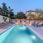 B&d For The Complete Pleasure Of Vacation !heated! Private Pool! Oasis In The Center Of Zadar, 100m From The Sea *