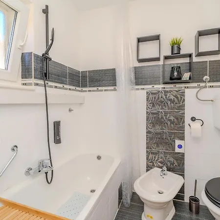 B&d For The Complete Pleasure Of Vacation !heated! Private Pool! Oasis In The Center Of Zadar, 100m From The Sea 자다르