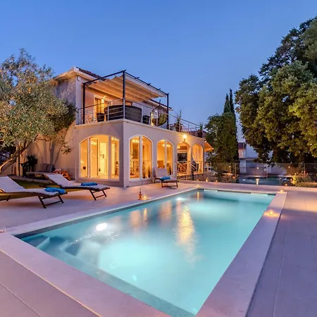 빌라 B&d For The Complete Pleasure Of Vacation !heated! Private Pool! Oasis In The Center Of Zadar, 100m From The Sea *