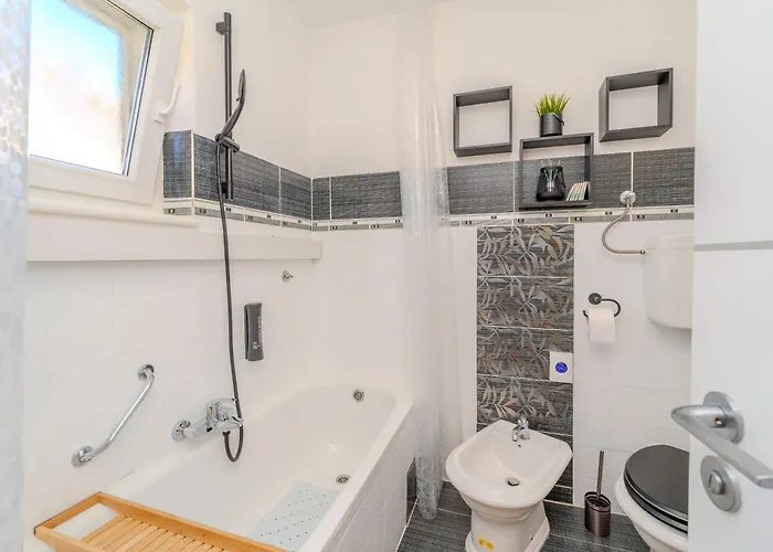 B&d For The Complete Pleasure Of Vacation !heated! Private Pool! Oasis In The Center Of Zadar, 100m From The Sea Zadar