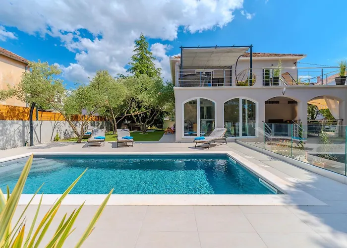 B&d For The Complete Pleasure Of Vacation !heated! Private Pool! Oasis In The Center Of Zadar, 100m From The Sea